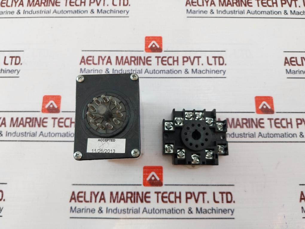 Gems Sensors 16Dmc1B0 Level Control Relay With Base 300V 10A