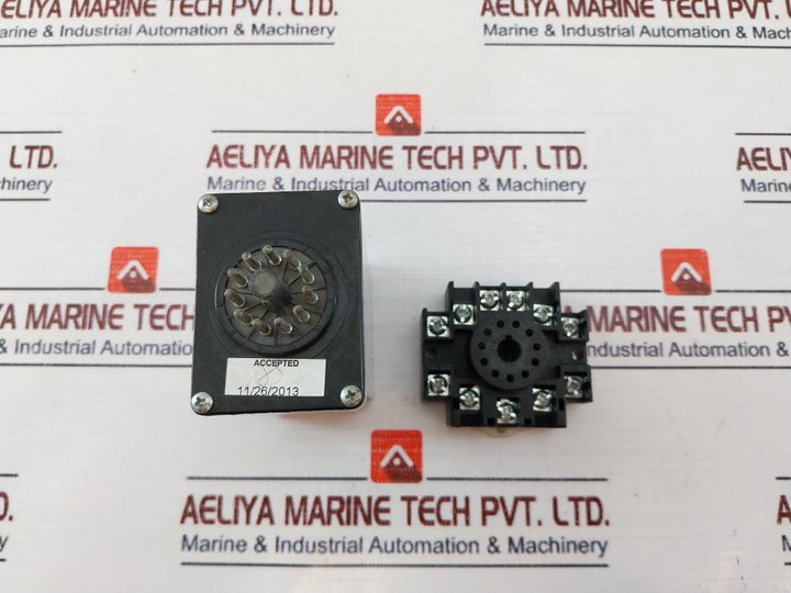 Gems Sensors 16Dmc1B0 Level Control Relay With Base 300V 10A