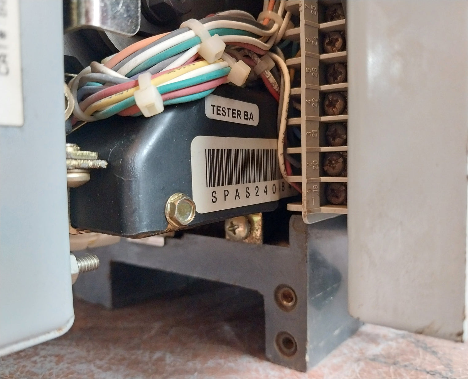 General Electric Shd20B220 3-pole Power Break Ii Circuit Breaker 600V Ac 2000Amp