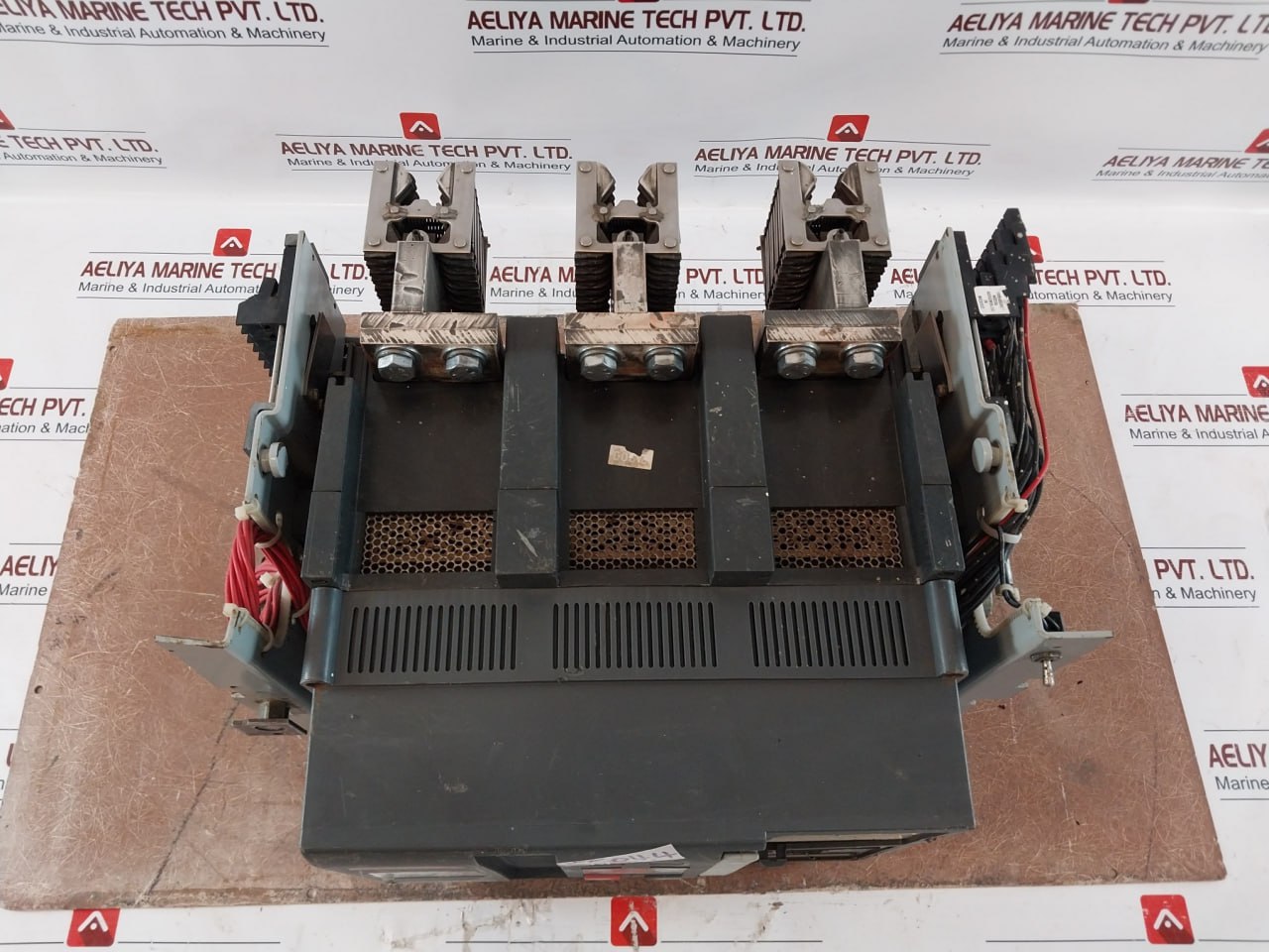 General Electric Shd20B220 3-pole Power Break Ii Circuit Breaker 600V Ac 2000Amp