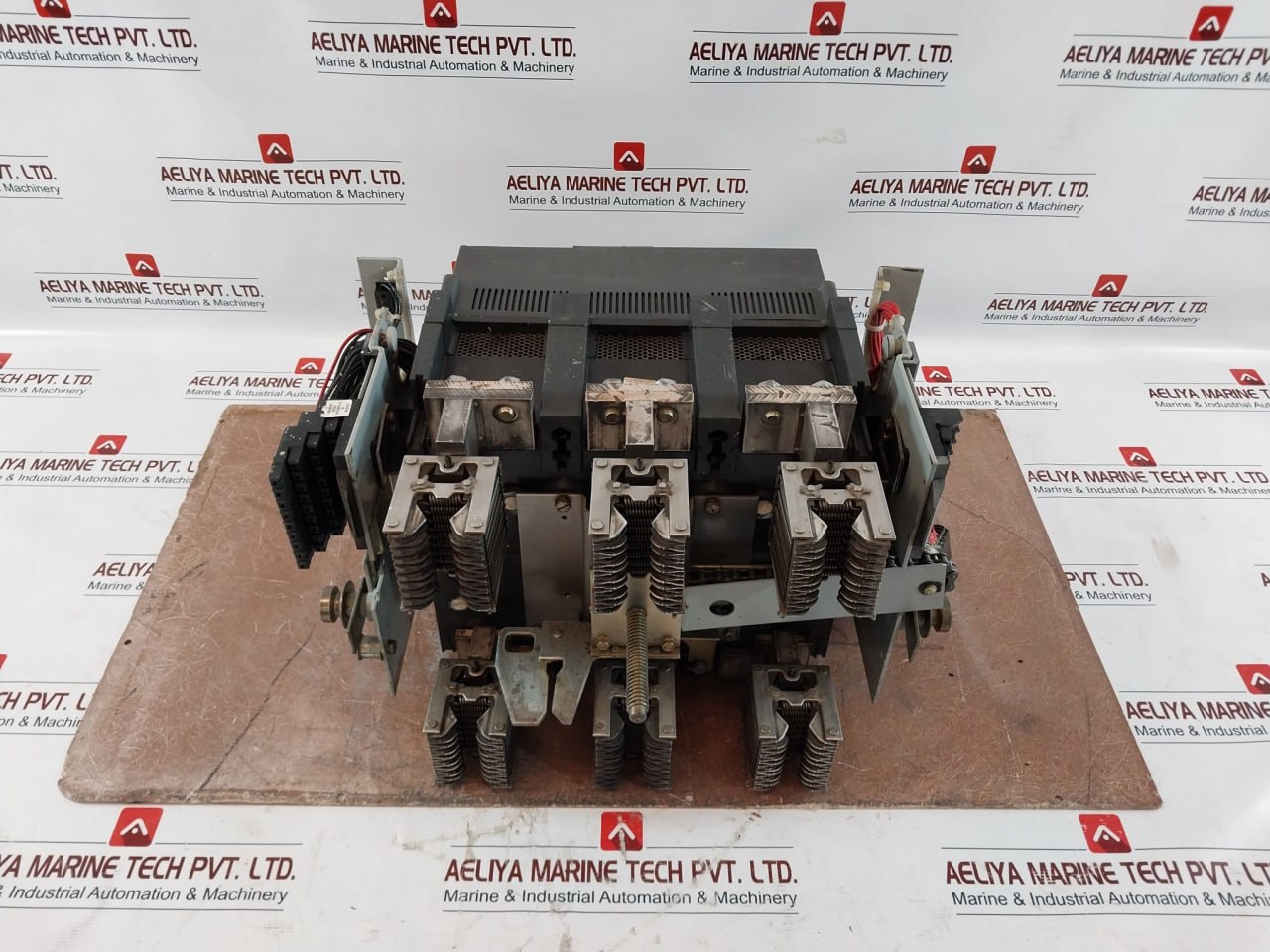 General Electric Shd20B220 3-pole Power Break Ii Circuit Breaker 600V Ac 2000Amp