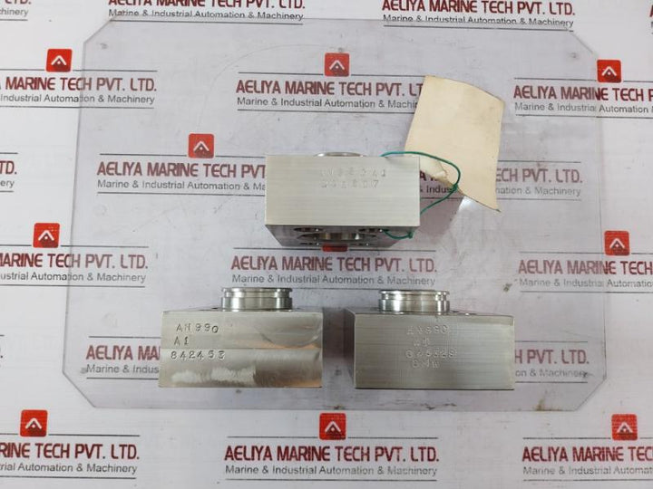 Gilmore 27024 W.P. 5K Pat. 6318400 1-1/2'' Shuttle Valve 1900500-11