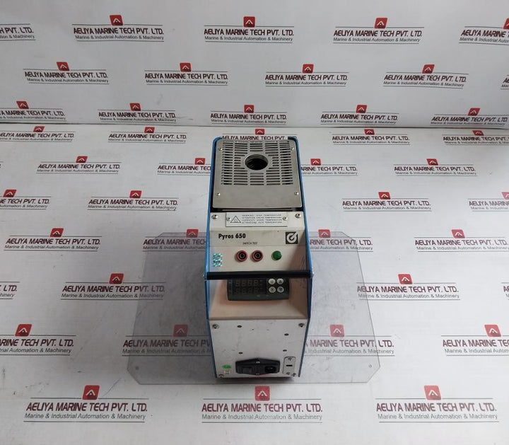 Giussani Pyros 650 Thermostatic Temperature Calibrator Tlk 39 J726 09 115/230 V-