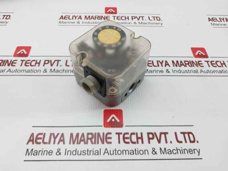 Gw 50 A4 Pressure Switch For Gases And Air Dungs Ip54