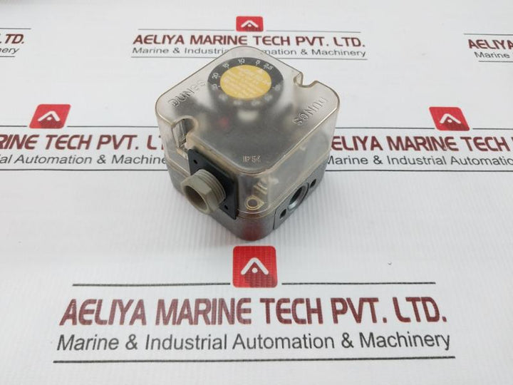 Gw 50 A4 Pressure Switch For Gases And Air Dungs Ip54