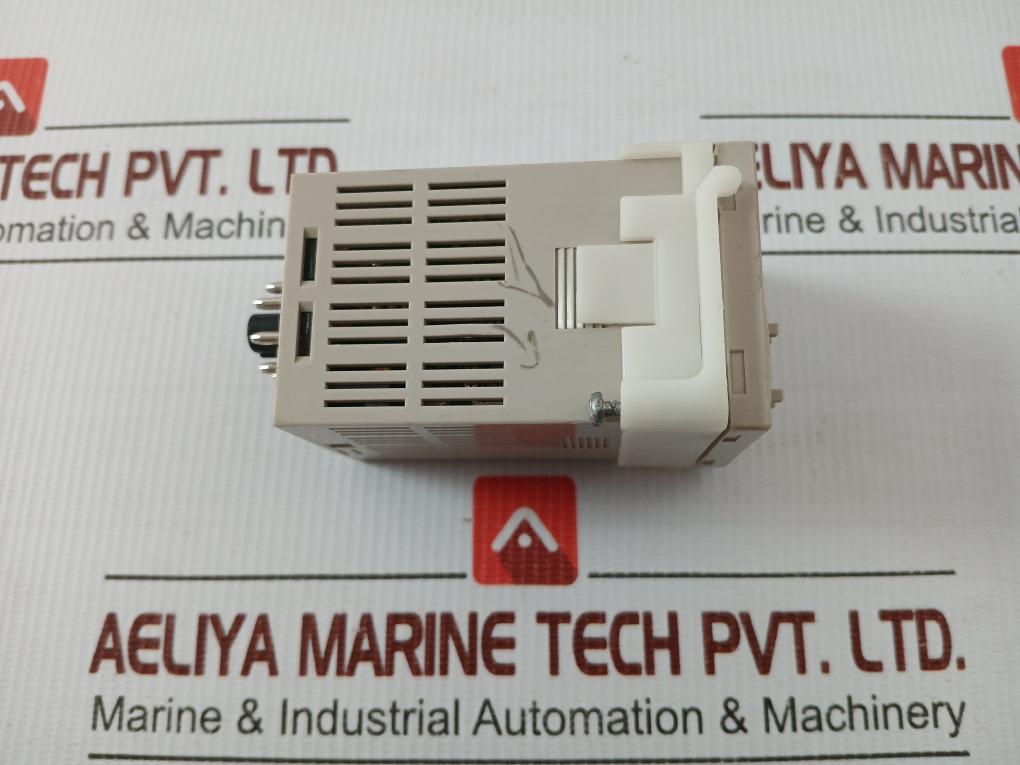 H5Cn-xzns Miniature Din-sized Quartz Timer Omron 12-48Vdc