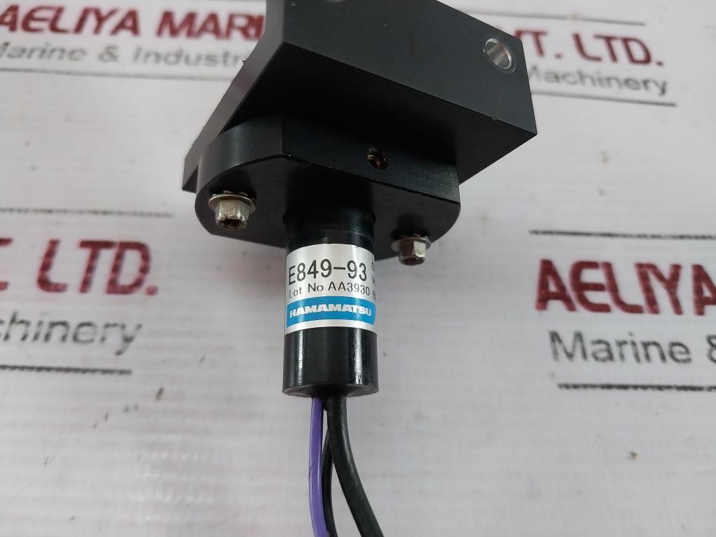 Hamamatsu E849-93 Atx Photomultiplier Tube R647-01 Violet Coax Output