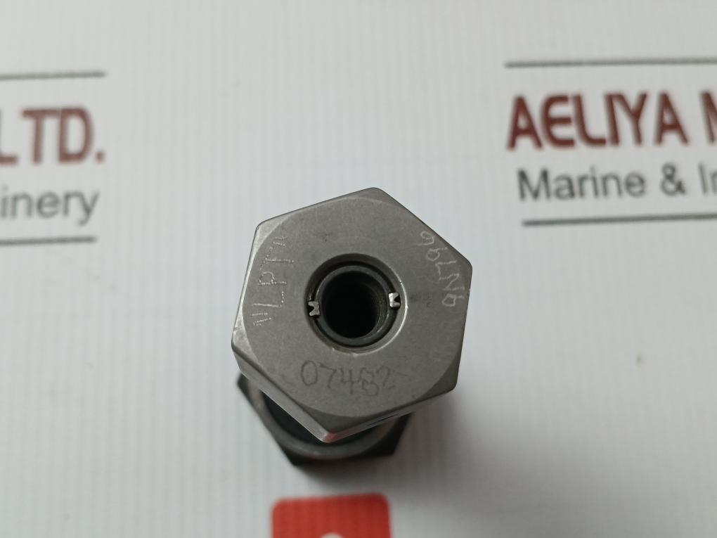 High-pressure Fluid Bolt (Fitting) 9N796