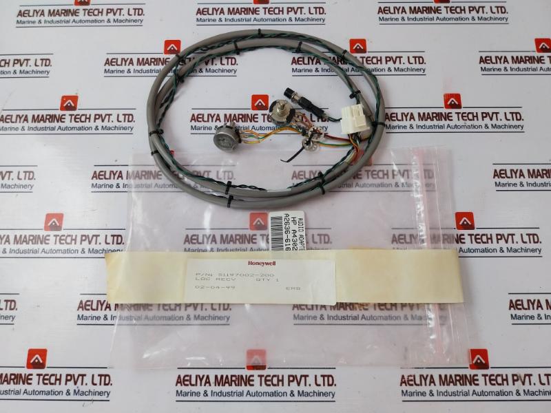 Hitachi M48Kfh680X62 Monitor Display And Honeywell Hi Res Crt Cable 120-240V