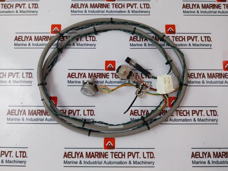 Hitachi M48Kfh680X62 Monitor Display And Honeywell Hi Res Crt Cable 120-240V