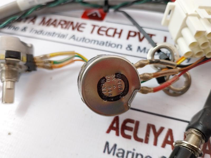 Hitachi M48Kfh680X62 Monitor Display And Honeywell Hi Res Crt Cable 120-240V