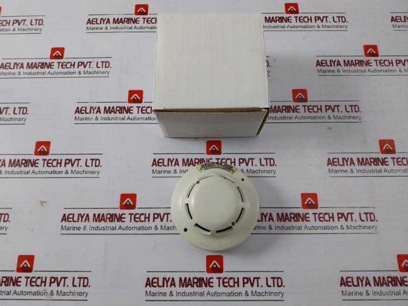 Hochiki Slr-e3Nm Conventional Photoelectric Smoke Detector 9.5-30Vdc Max 40Ma