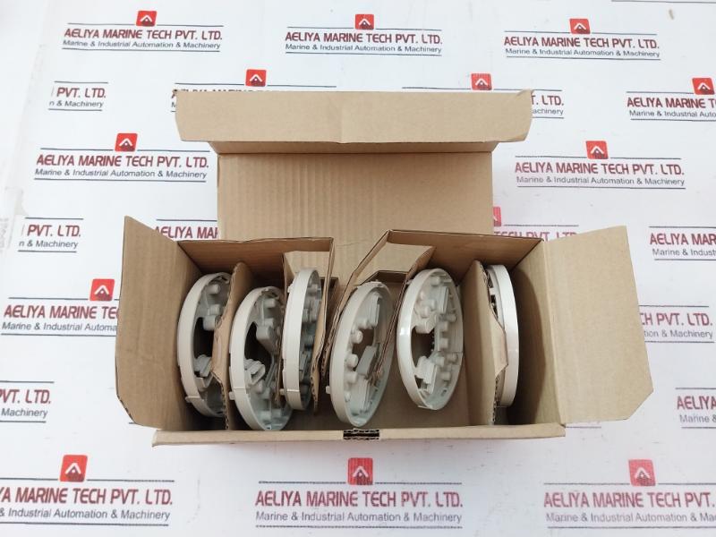 Hochiki Ybn-r/6m Marine Conventional Electronics Mounting Base 000-836