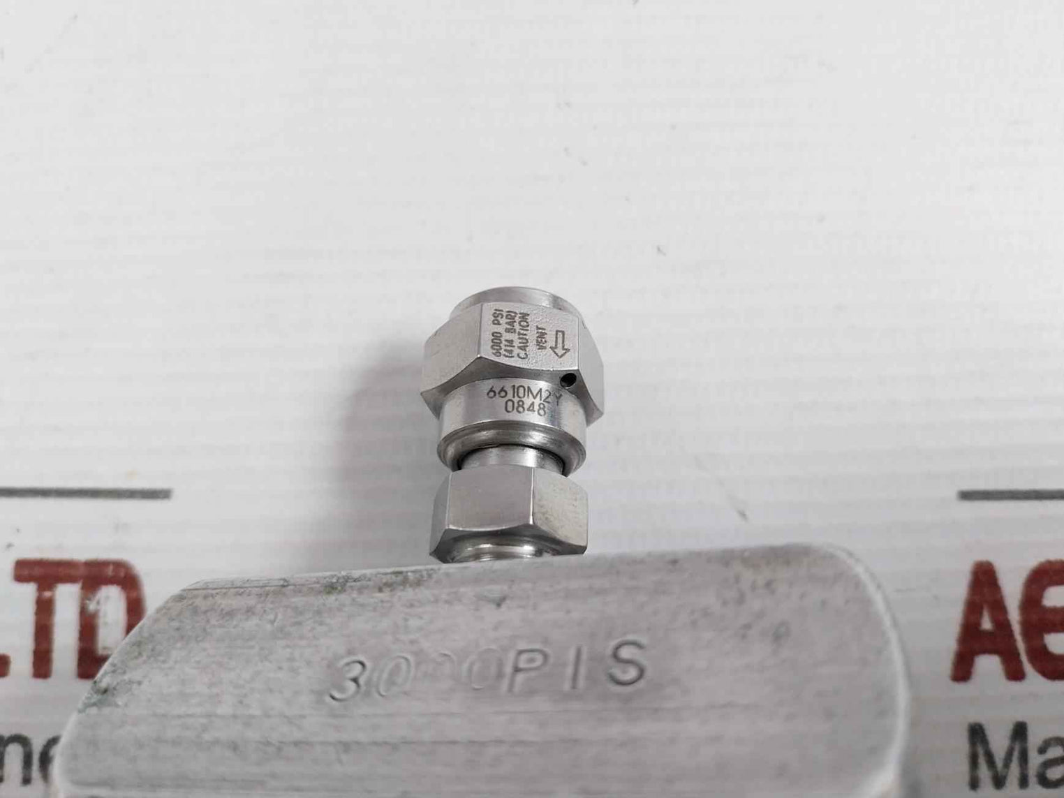 Hoke 6610M2Y Bleed Valve 6000 Psi (414 Bar)