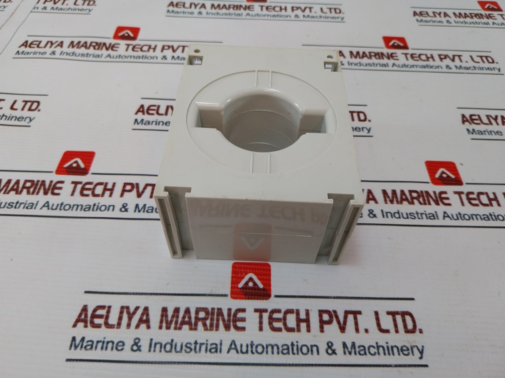 Holec Hf5 Current Transformer 500/5A, Kv 0.72/3/-hz 50-60