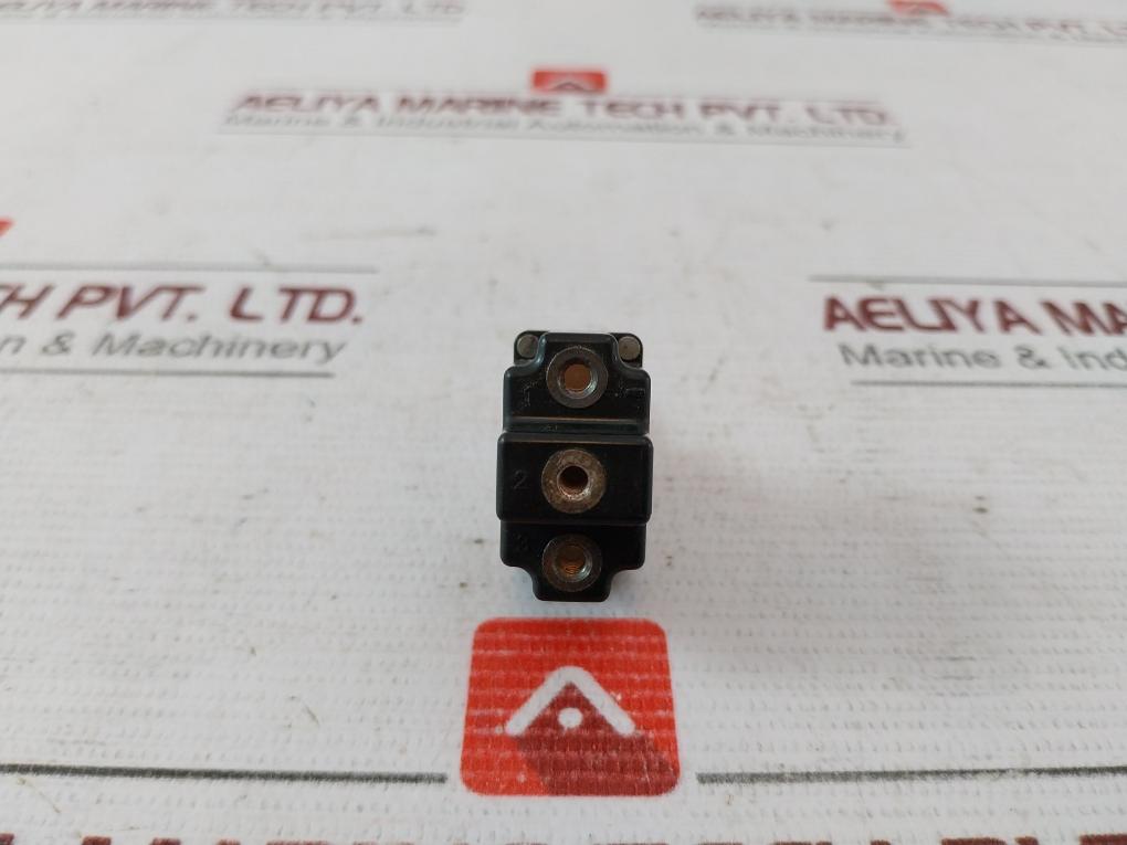 Honeywell 1Tl1-3 Toggle Switch Ms24525-23 15A-125, 250 277Vac 1/2Hp-125Vac