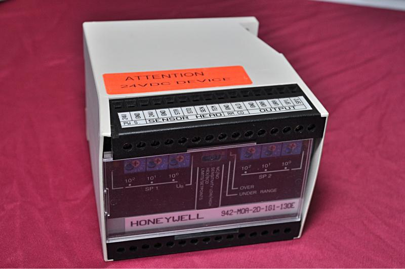 Honeywell 942-m0A-2D-1G1-130E Ultrasonic Proximity Sensor Control Module 24 Vdc