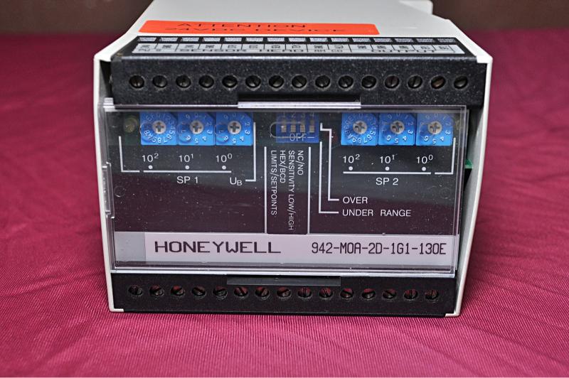 Honeywell 942-m0A-2D-1G1-130E Ultrasonic Proximity Sensor Control Module 24 Vdc