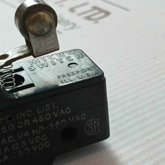 Honeywell Bz-2Rw822-a2 Micro Switch 1/8 Hp-125 Vac, 1/4 Hp-250 Vac