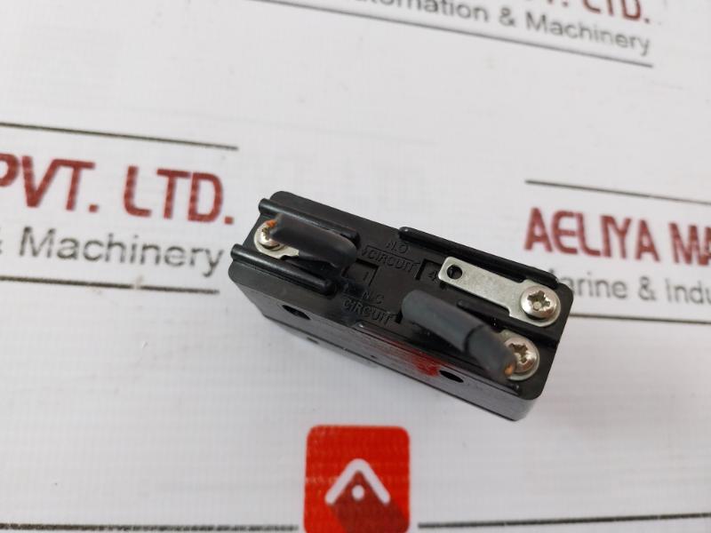 Honeywell Bz2Rw822 Roller Lever Micro Limit Switch 1/2A 125Vdc 1/4A 250Vdc