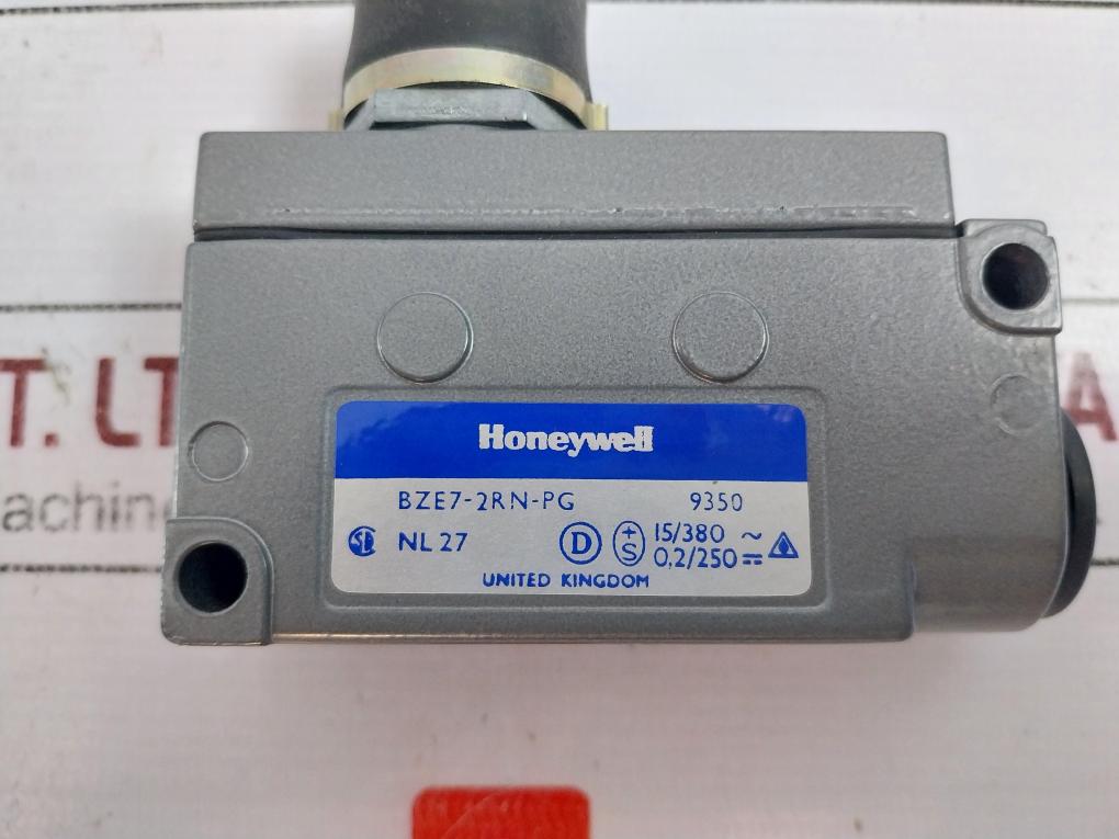 Honeywell Bze7-2Rn-pg Pin Plunger Medium-duty Light Limit Switch 15/380 0.2/250