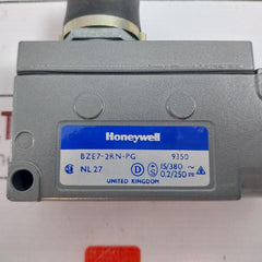 Honeywell Bze7-2Rn-pg Pin Plunger Medium-duty Light Limit Switch 15/380 0.2/250