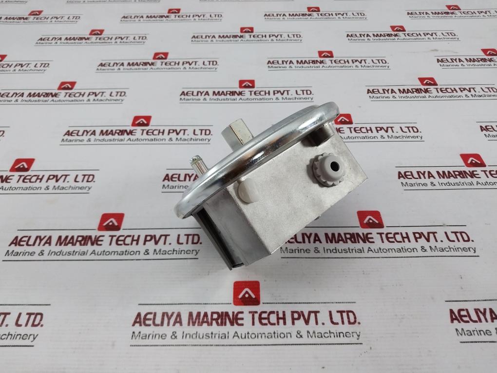 Honeywell C6045D1043 Gas/ Air Pressure Switch 220/240Vac 8 714724 004337