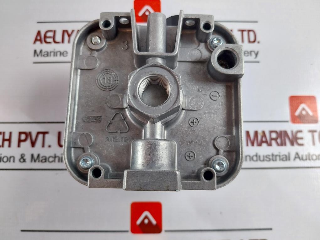 Honeywell C6097A3053 Gas Pressure Switch 240Vac 1/4" Npt