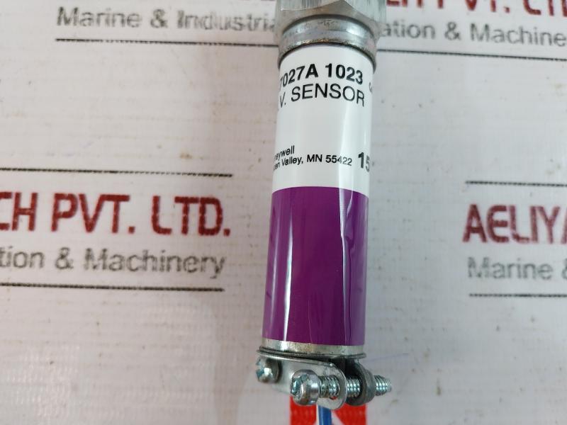 Honeywell C7027A 1023 Minipeeper U/V Flame Detector Sensor