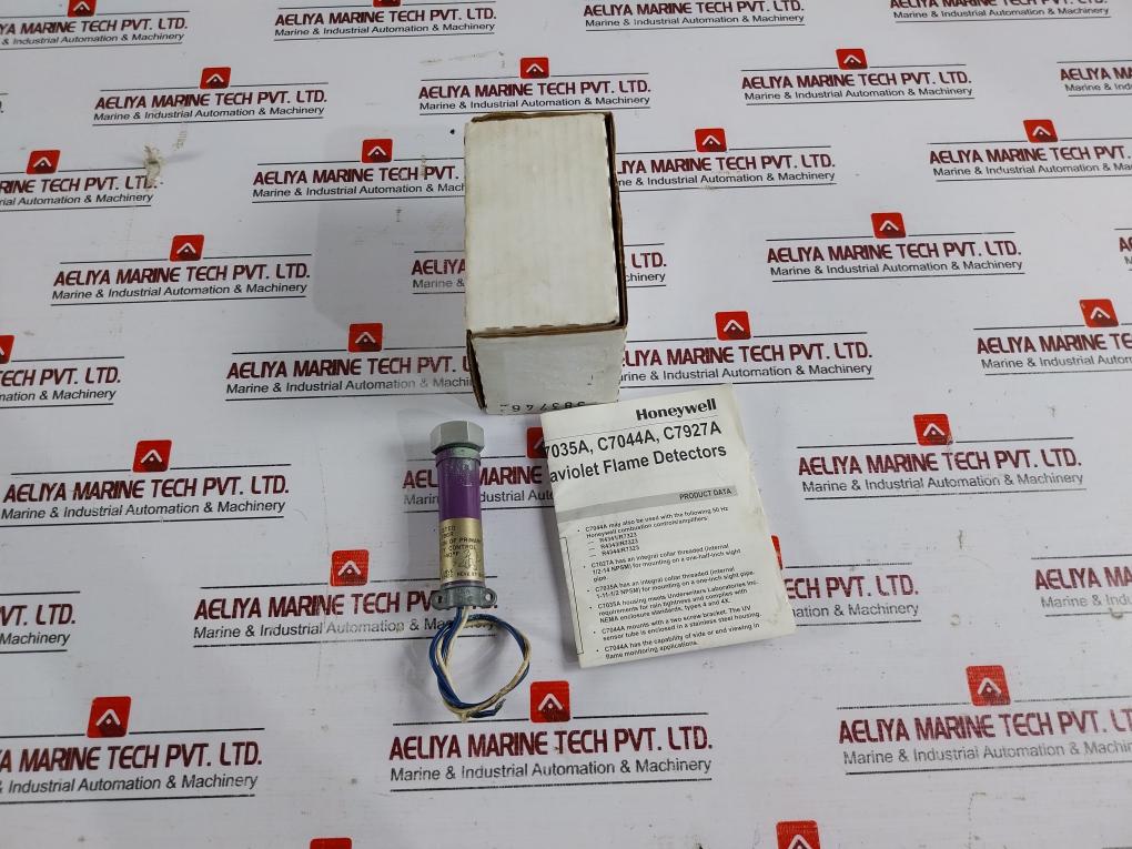 Honeywell C7027A 1031 2 Mini-peeper Ultraviolet Flame Detector