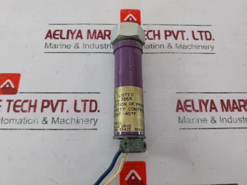 Honeywell C7027A 1031 2 Mini-peeper Ultraviolet Flame Detector Rev E