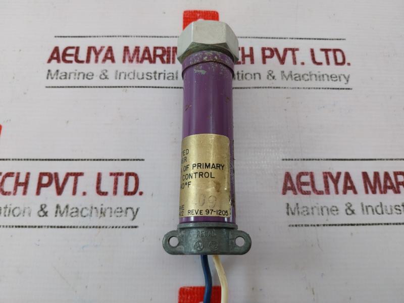 Honeywell C7027A 1031 2 Mini-peeper Ultraviolet Flame Detector Rev E