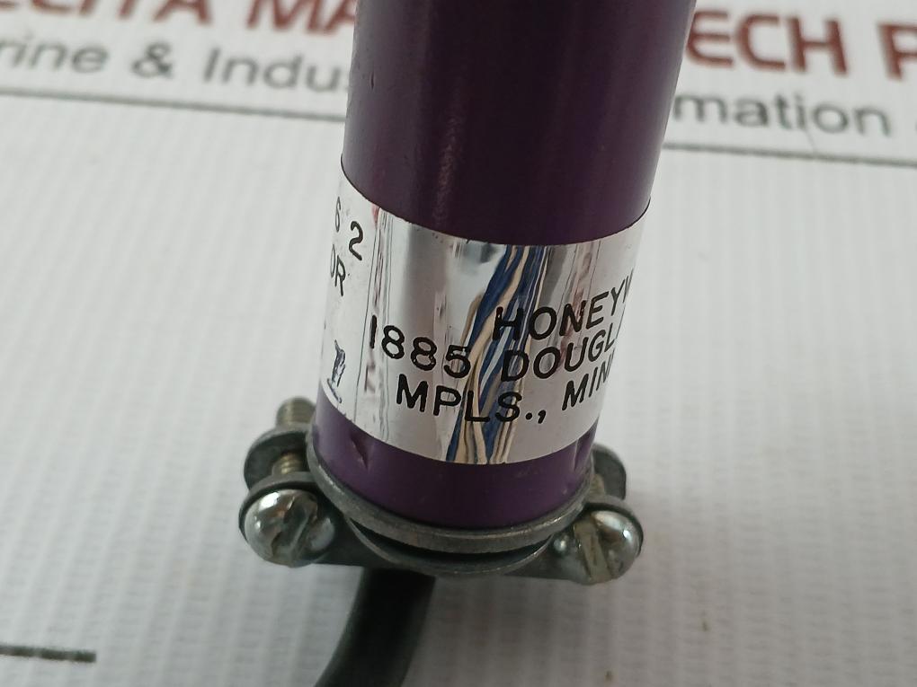 C7027A1056 2 Ultraviolet Flame Detector 1.5-meter Honeywell