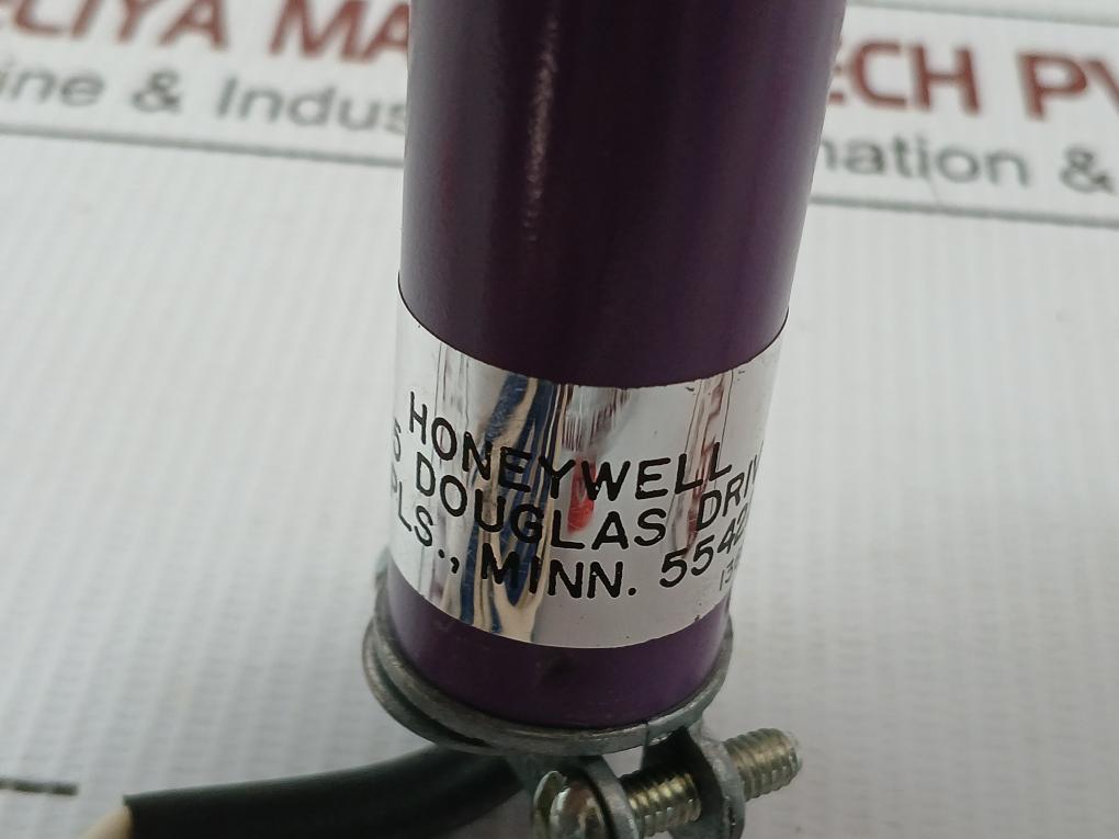 C7027A1056 2 Ultraviolet Flame Detector 1.5-meter Honeywell