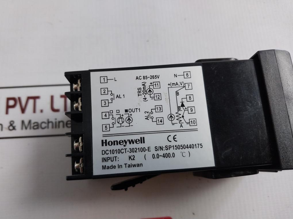 Honeywell Dc1010Ct-302100-e Pid Temperature Controller 8Va 4-20Ma 50Hz