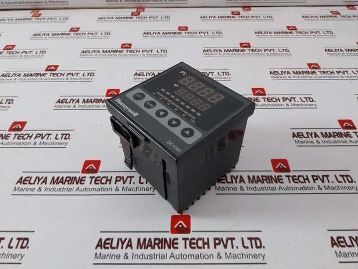 Honeywell Dc1040Ct-30200B-e Pid Temperature Controller Amb Temp 50C Max