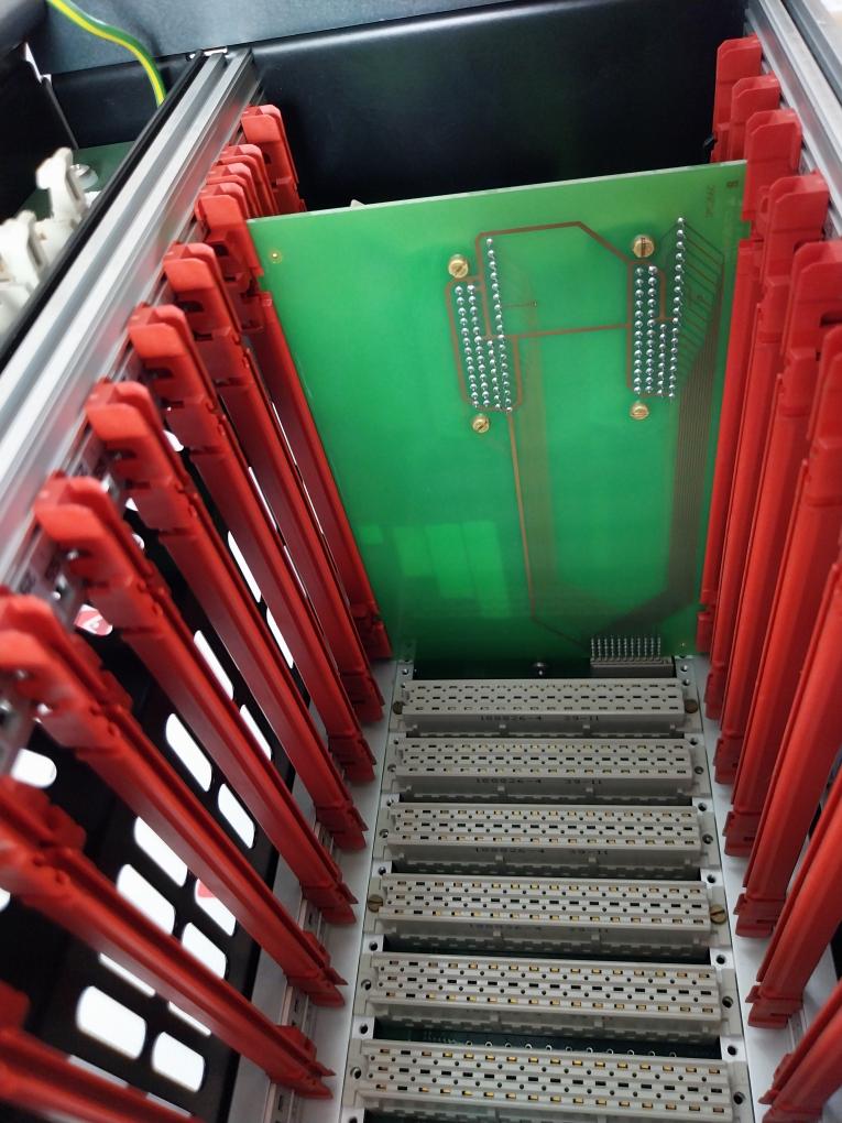 Honeywell Iochas-0002S Chassis For Non-redundant Io Modules 5-110Vdc