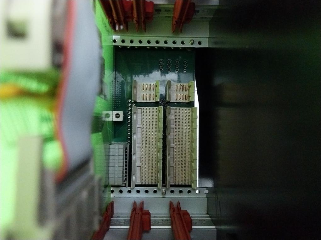 Honeywell Iochas-0002S Chassis For Non-redundant Io Modules 5-110Vdc