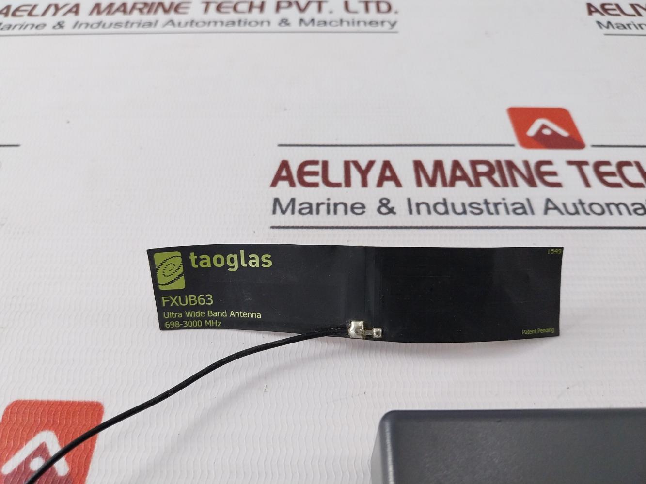 Honeywell Modem With Ultra Wide Band Antenna Fxub63 Rev. C 698-3000 Mhz