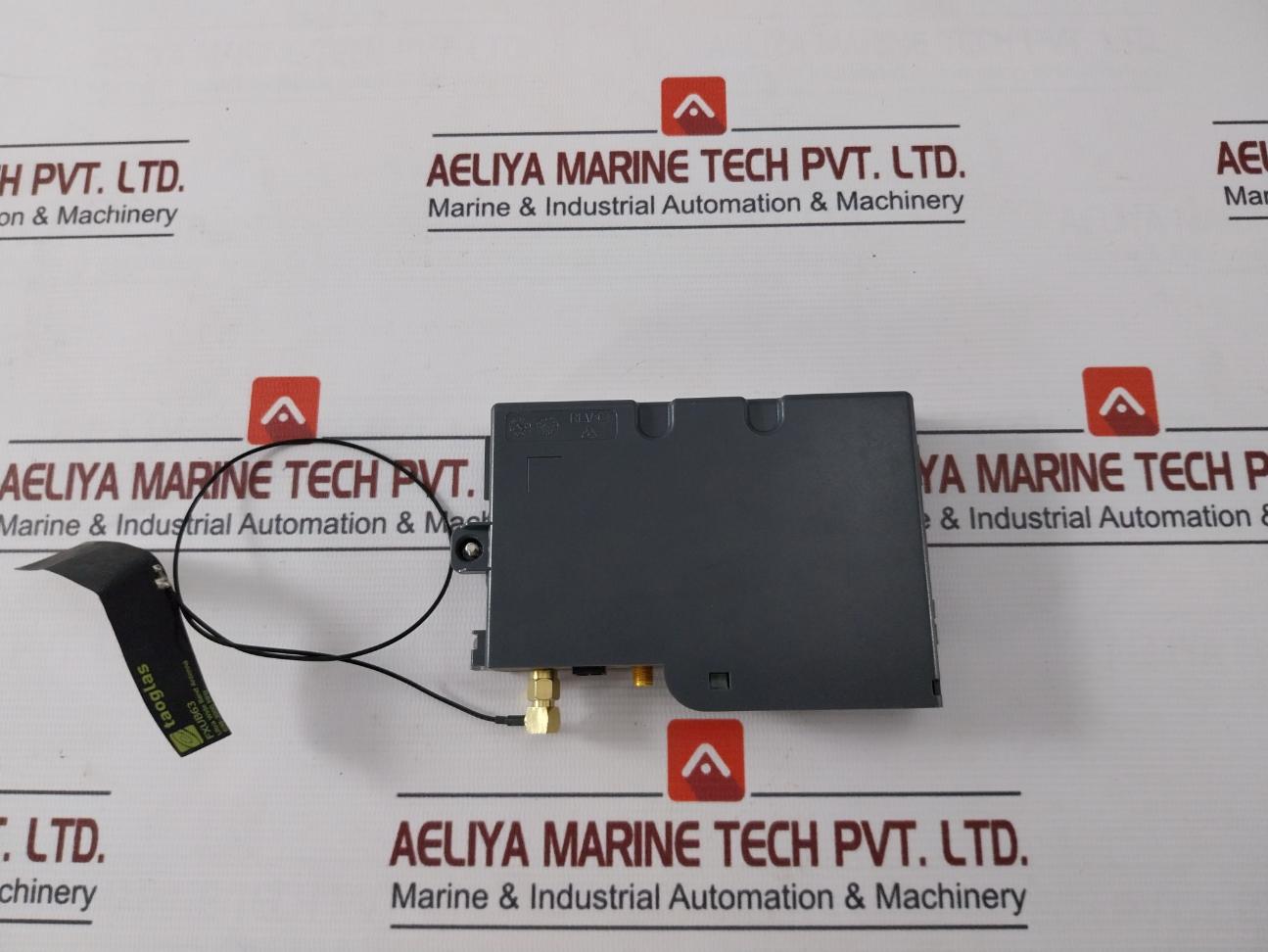 Honeywell Modem With Ultra Wide Band Antenna Fxub63 Rev. C 698-3000 Mhz