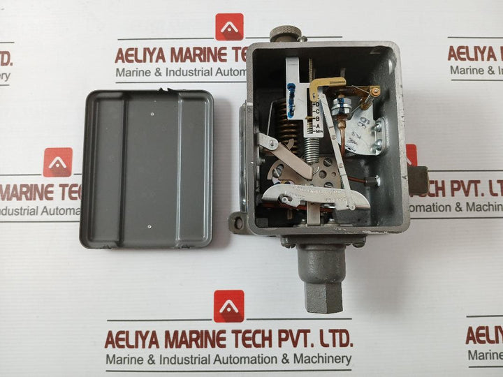 Honeywell Pp97A 1076 2 Pressure Controller 10 To 300