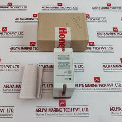 Honeywell R4343 D1041 Flame Detector Relay 115-230 Vac 50/60hz