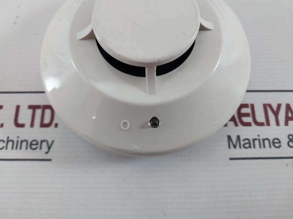 Honeywell Tc806B1076 Photoelectric Smoke Detector 120 F (49 C)