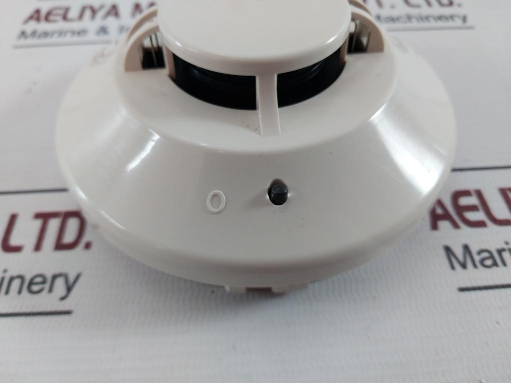 Honeywell Tc840M1021 Smoke Detector 100°F (38°C) 0.5-3.71 %/Ft