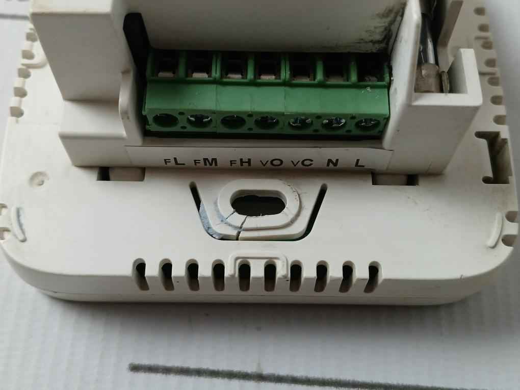 Honeywell Tf228Wn/U Digital Thermostat For Fan Coil