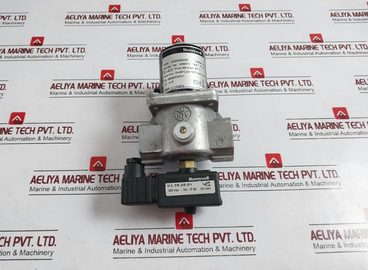 HONEYWELL VE4025S2035 VE4000 Series Gas Valve 220-240VAC 50/60 Hz 16W IP54