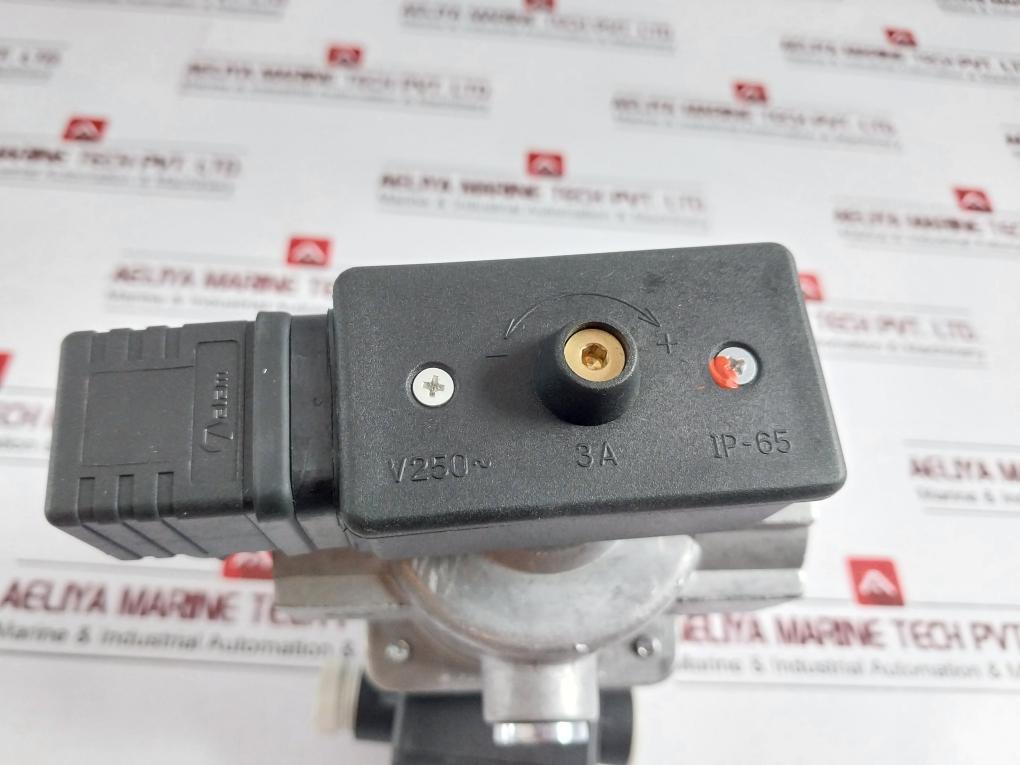 HONEYWELL VE4025S2035 VE4000 Series Gas Valve 220-240VAC 50/60 Hz 16W IP54