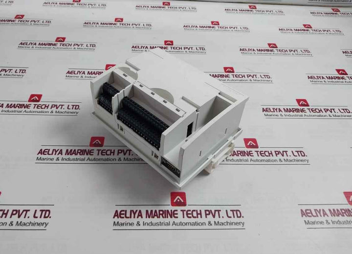 Honeywell Xl50 Programmable Controller 50/60Hz Ip30 Max. 10Va
