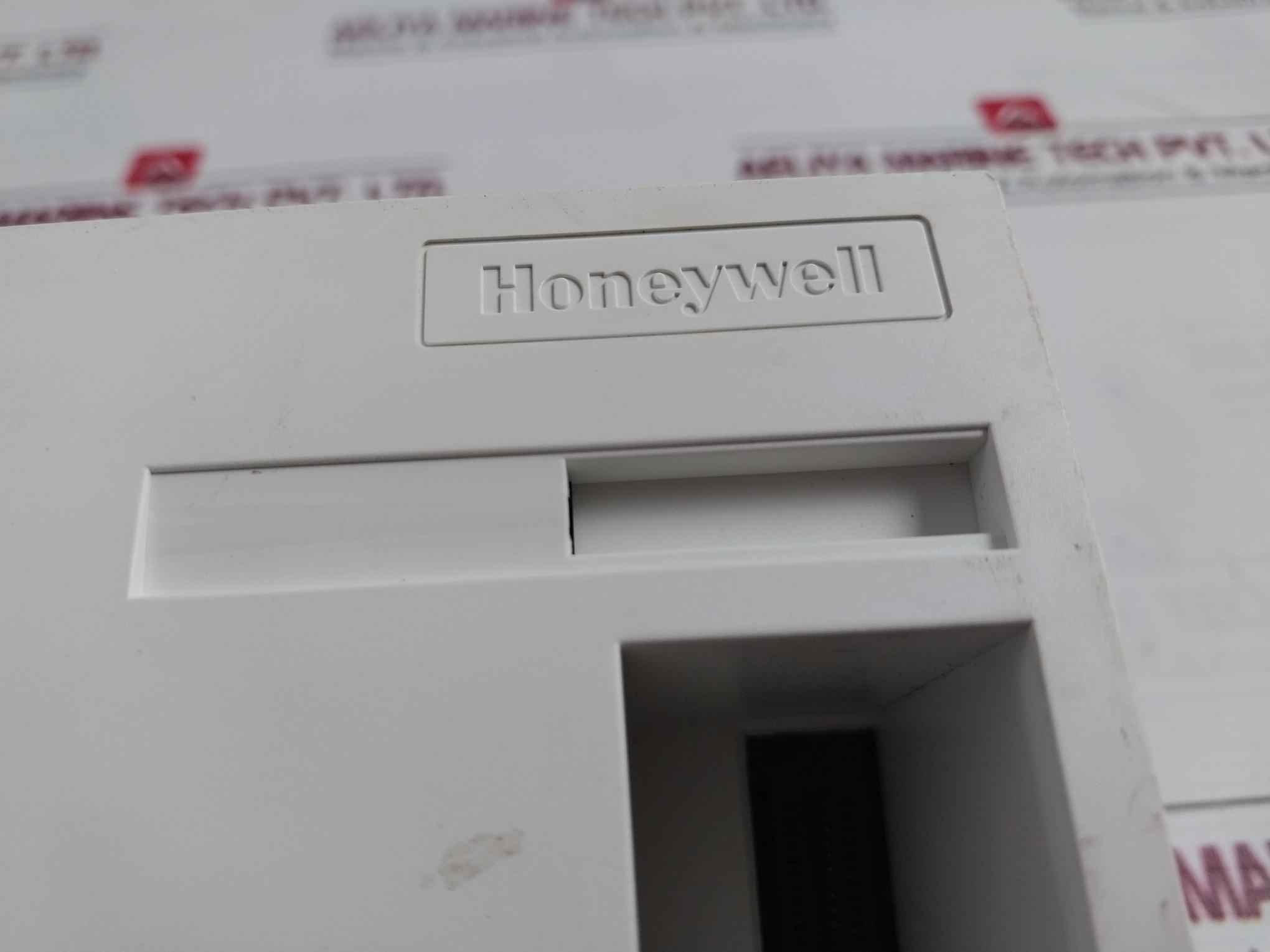 Honeywell Xl50 Programmable Controller 50/60Hz Ip30 Max. 10Va