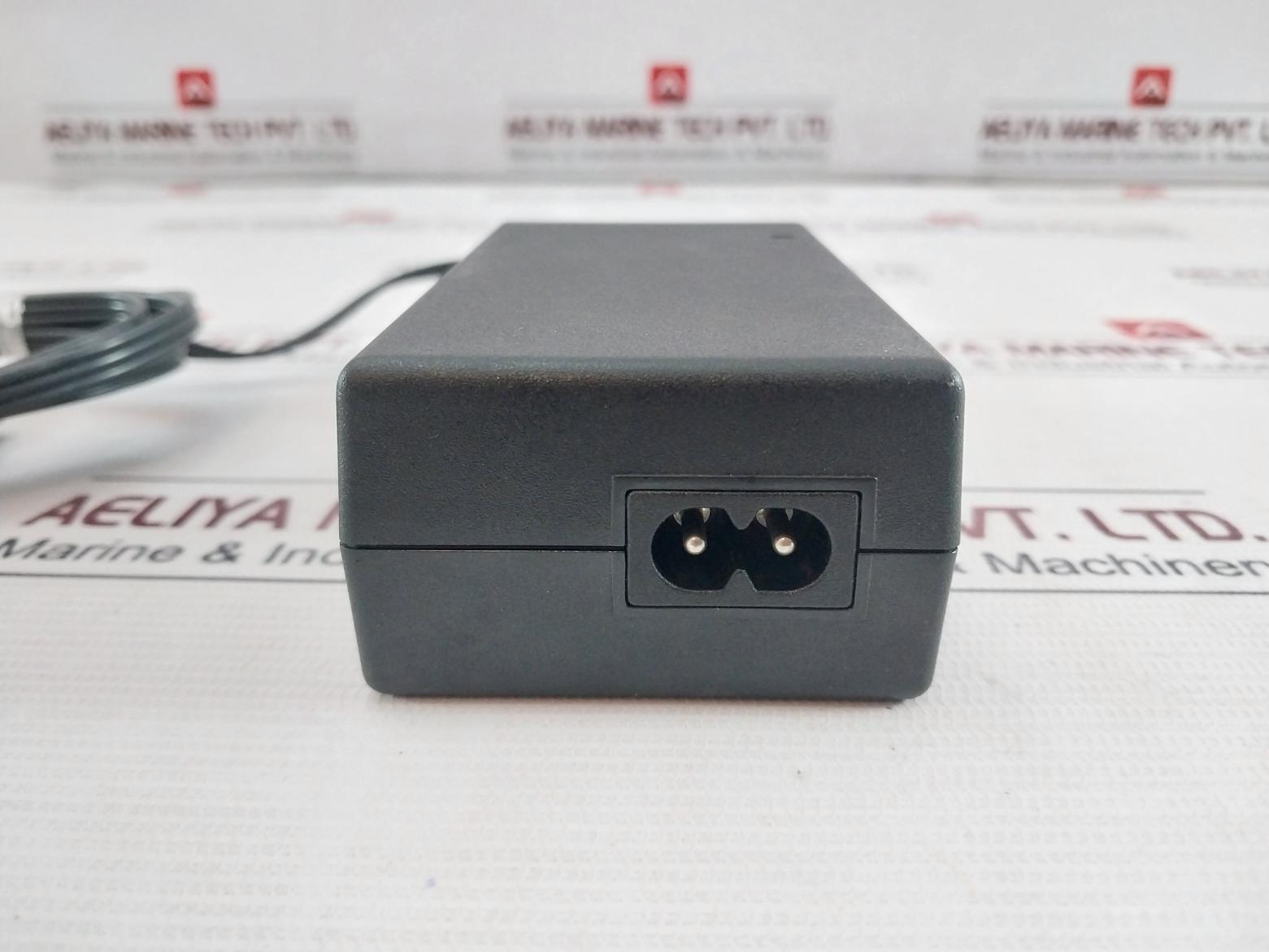 Hp 0957-2304 Ac Power Adapter Rev.: B 100-240V 50/60Hz 0.9A 1094Ma/250Ma
